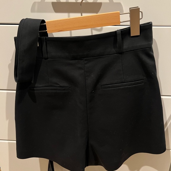 Aritzia Babaton Tie Front Shorts - Picture 3 of 4